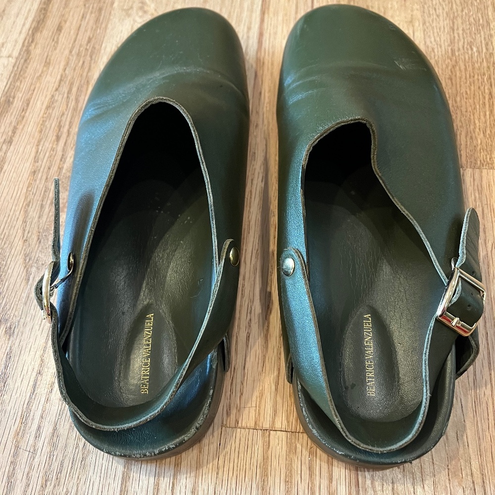 Beatrice Valenzuela clog